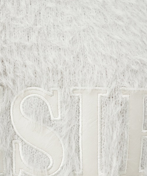 INGNI（イング）の「ショート丈フェザー貼付ロゴニット（ニット/セーター・レディース・グレー×ホワイト/アイボリー系3/アイボリー系4/ピンク系2・M）」の6枚目の写真