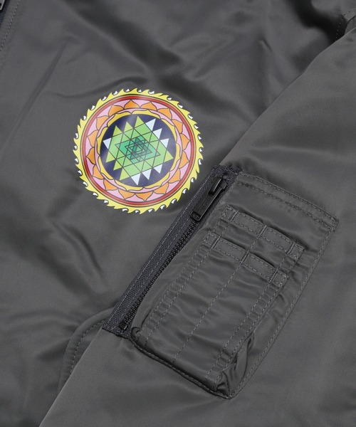 UNDERCOVER（アンダーカバー）の「UC2D9203（MA-1・メンズ・ブラック・2/3）」の7枚目の写真