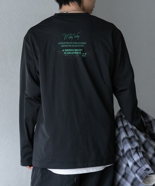 SENSE OF PLACE by URBAN RESEARCH（センスオブプレイスバイアーバンリサーチ）の「Galaxy Graphic Long-Sleeve T-shirts（Tシャツ/カットソー・メンズ・ブラック/ライトグレー/ホワイト・MEDIUM/LARGE）」の2枚目の写真