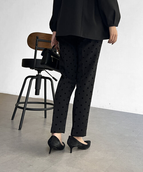 Chez toi（シェトワ）の「【セレモニー対応可】フロッキードットテーパードパンツ（その他パンツ・レディース・ブラック/ネイビー/ベージュ/ブラック系その他・MEDIUM/PM）」の11枚目の写真