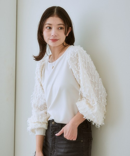 nissen(ニッセン)の「ボリューム袖フリンジファー使いブラウス(シャツ/ブラウス・レディース・アイボリー/ブラック・LL/S/M/L/3L)」の3枚目の写真