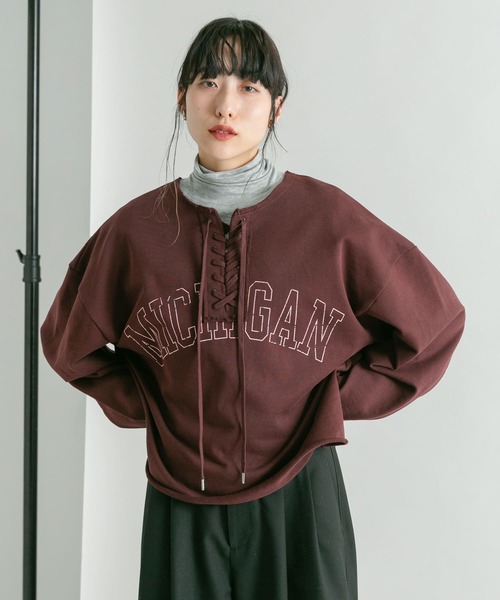 KBF（ケイビーエフ）の「レースアップロゴスウェット（スウェット・レディース・ブラウン/アイボリー/グレー・ONE）」の3枚目の写真