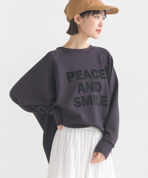 OMNES(オムネス)の「ソフトダンボールニットフロッキープリントドルマンプルオーバー(Tシャツ/カットソー・レディース・モカ/チャコールグレー/グレイッシュベージュ/ブラック/アイボリー・FREE)」の3枚目の写真