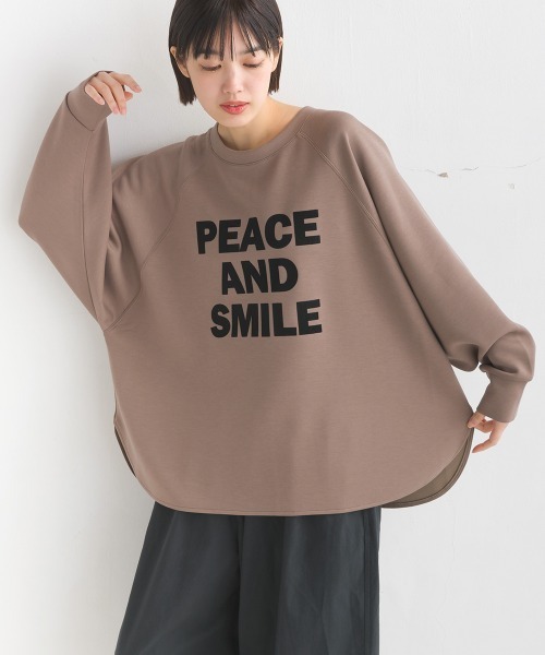 OMNES(オムネス)の「ソフトダンボールニットフロッキープリントドルマンプルオーバー(Tシャツ/カットソー・レディース・モカ/チャコールグレー/グレイッシュベージュ/ブラック/アイボリー・FREE)」の4枚目の写真