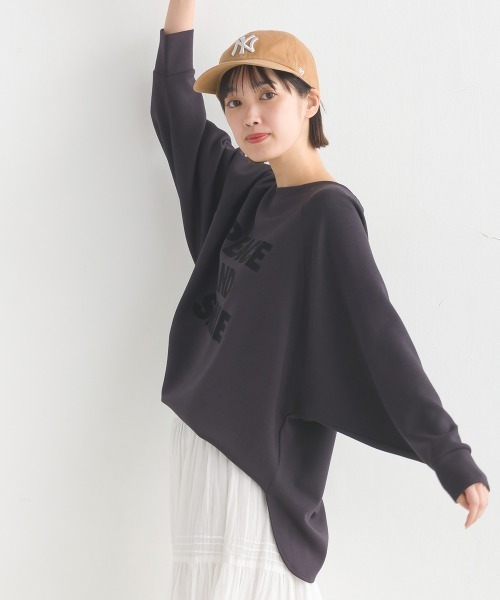 OMNES(オムネス)の「ソフトダンボールニットフロッキープリントドルマンプルオーバー(Tシャツ/カットソー・レディース・モカ/チャコールグレー/グレイッシュベージュ/ブラック/アイボリー・FREE)」の16枚目の写真