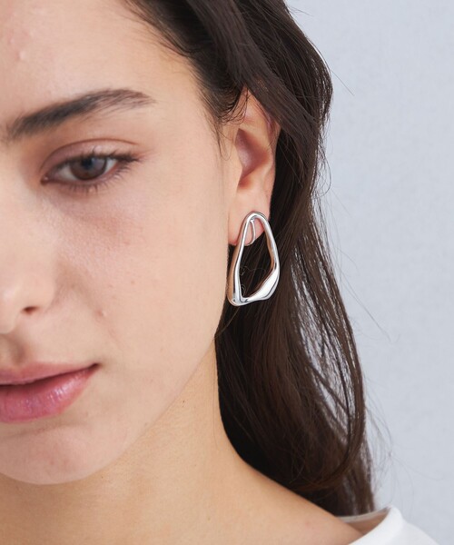 green label relaxing（グリーンレーベルリラクシング）の「ドロップフレーム イヤリング（イヤリング・レディース・シルバー/ゴールド・FREE）」の2枚目の写真