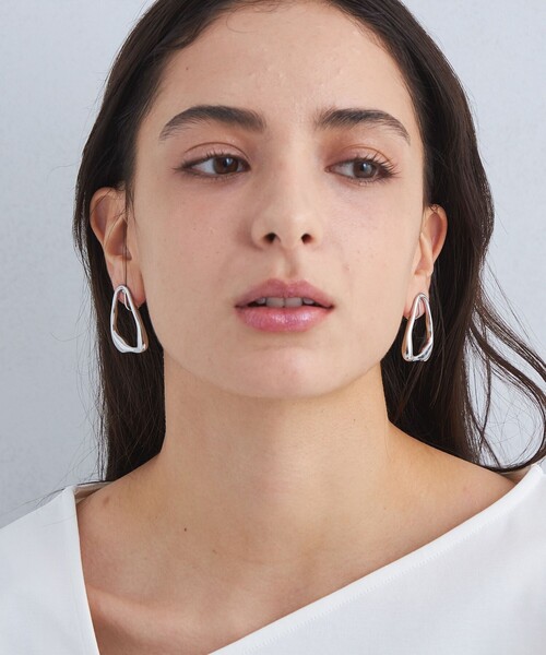 green label relaxing（グリーンレーベルリラクシング）の「ドロップフレーム イヤリング（イヤリング・レディース・シルバー/ゴールド・FREE）」の4枚目の写真