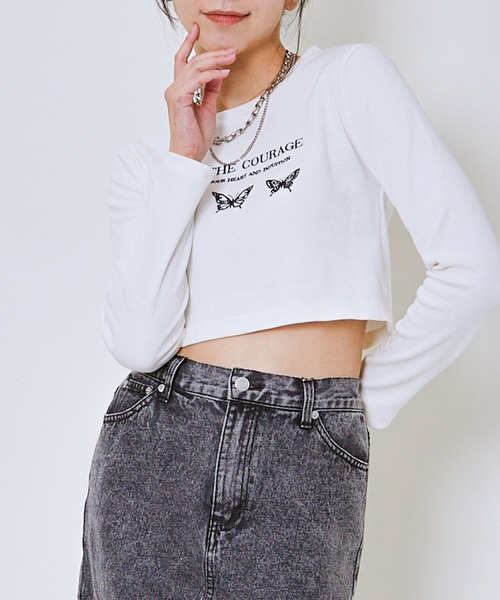 GORGE(ゴージ)の「《バタフライ刺繍×ショート丈》レディース 長袖Tシャツ クロップド 春秋(Tシャツ/カットソー・レディース・オフホワイト/ブラック・F)」の1枚目の写真