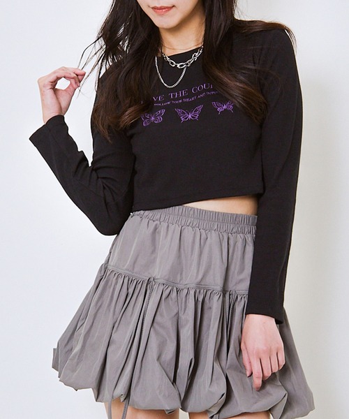 GORGE(ゴージ)の「《バタフライ刺繍×ショート丈》レディース 長袖Tシャツ クロップド 春秋(Tシャツ/カットソー・レディース・オフホワイト/ブラック・F)」の2枚目の写真