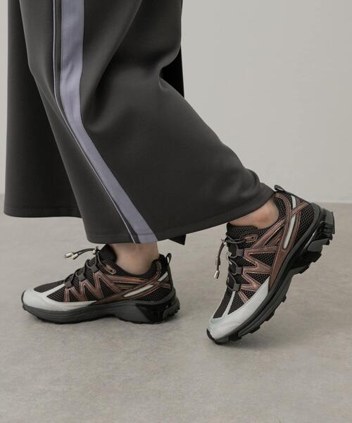 SENSE OF PLACE by URBAN RESEARCH（センスオブプレイスバイアーバンリサーチ）の「『軽量』メタリックエアースニーカー（スニーカー・レディース・アイボリー/ブラック/グレー・SMALL/MEDIUM/LARGE）」の4枚目の写真