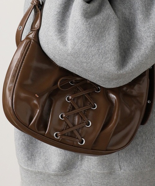 ROOPTOKYO(ループトウキョウ)の「韓国ファッション フェイクレザー 編み込み ショルダーバッグ(ショルダーバッグ・レディース・ブラウン/シルバー/ブラック・FREE)」の2枚目の写真
