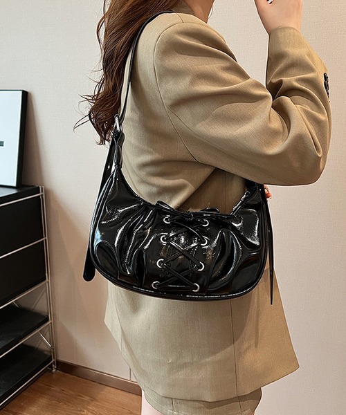 ROOPTOKYO(ループトウキョウ)の「韓国ファッション フェイクレザー 編み込み ショルダーバッグ(ショルダーバッグ・レディース・ブラウン/シルバー/ブラック・FREE)」の1枚目の写真