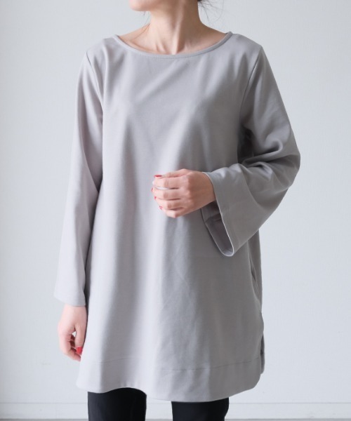aquagarage(アクアガレージ)の「フレア袖カットソー(Tシャツ/カットソー・レディース・グレー/ブルー系その他/キャメル/ボルドー/ライトグリーン/ホワイト/グレイッシュベージュ/ピンクベージュ/ホワイト×ブラック/ブラック・M2/M3/L3/L2)」の4枚目の写真
