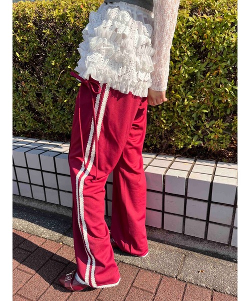 【CHIGNON 2025 】レースサイドラインパンツ　新品未使用 CHIGNON 2025 】レースサイドラインパンツ 新品未使用 CHIGNON