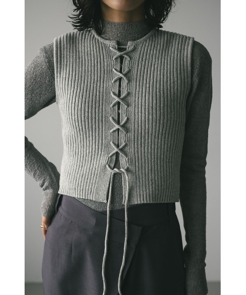 STYLEMIXER（スタイルミキサー）の「レースアップニットベスト（ベスト・レディース・アイボリー/グレー・FREE）」の2枚目の写真
