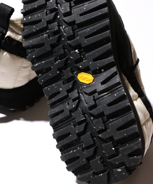 suicoke(スイコック)の「SUICOKE / スイコック PEPPER-TRab-ECO ペッパー キルティング パフ スニーカー(スニーカー・メンズ・アイボリー・11/9/10)」の2枚目の写真