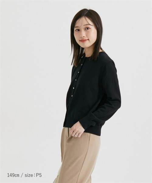 Petitjo(プッチージョ)の「小さいサイズ 綿混金ボタンクルーネックカーディガン 低身長さん・小柄女性(カーディガン/ボレロ・レディース・ブラック/ブラック系/ホワイト・PSS/PS/PL/PM)」の20枚目の写真