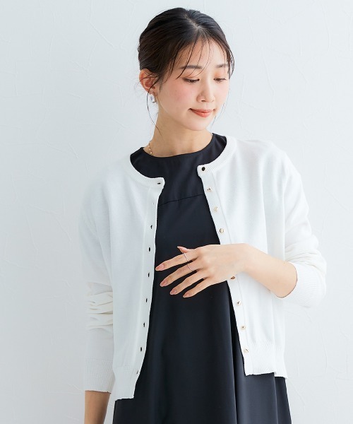 Petitjo(プッチージョ)の「小さいサイズ 綿混金ボタンクルーネックカーディガン 低身長さん・小柄女性(カーディガン/ボレロ・レディース・ブラック/ブラック系/ホワイト・PSS/PS/PL/PM)」の12枚目の写真