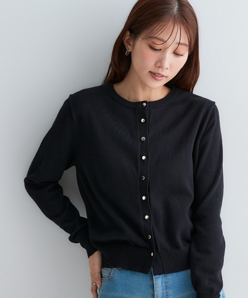 Petitjo(プッチージョ)の「小さいサイズ 綿混金ボタンクルーネックカーディガン 低身長さん・小柄女性(カーディガン/ボレロ・レディース・ブラック/ブラック系/ホワイト・PSS/PS/PL/PM)」の8枚目の写真