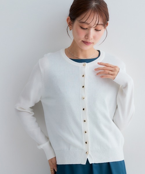 Petitjo(プッチージョ)の「小さいサイズ 綿混金ボタンクルーネックカーディガン 低身長さん・小柄女性(カーディガン/ボレロ・レディース・ブラック/ブラック系/ホワイト・PSS/PS/PL/PM)」の7枚目の写真