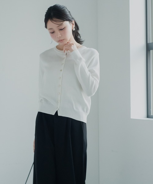 Petitjo(プッチージョ)の「小さいサイズ 綿混金ボタンクルーネックカーディガン 低身長さん・小柄女性(カーディガン/ボレロ・レディース・ブラック/ブラック系/ホワイト・PSS/PS/PL/PM)」の15枚目の写真