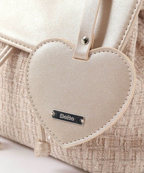 BeBe（ベベ）の「【お揃い】ハートタグ付きブロッサムラメツイード2wayミニリュック（ショルダーバッグ・キッズ・ピンク/ベージュ・FREE）」の8枚目の写真