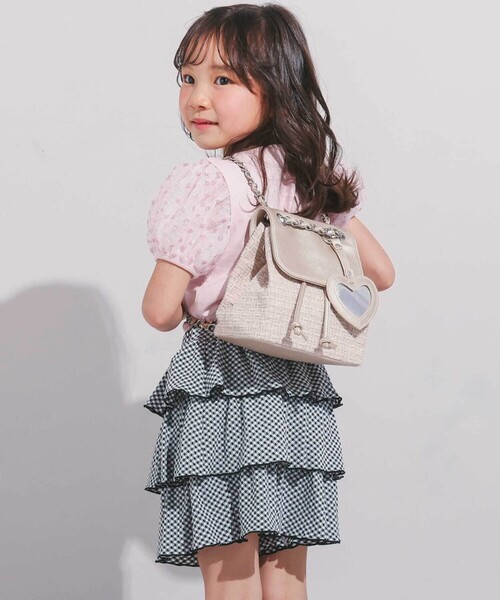 BeBe（ベベ）の「【お揃い】ハートタグ付きブロッサムラメツイード2wayミニリュック（ショルダーバッグ・キッズ・ピンク/ベージュ・FREE）」の2枚目の写真