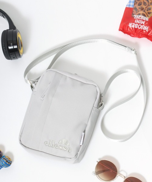 ellesse（エレッセ）の「ellesse（エレッセ）ブランドロゴワンポイントプリント ミニショルダーバッグ/ショルダーポーチ/スマホポーチ（ショルダーバッグ・メンズ・グレー/ブラック/アイボリー・FREE）」の3枚目の写真