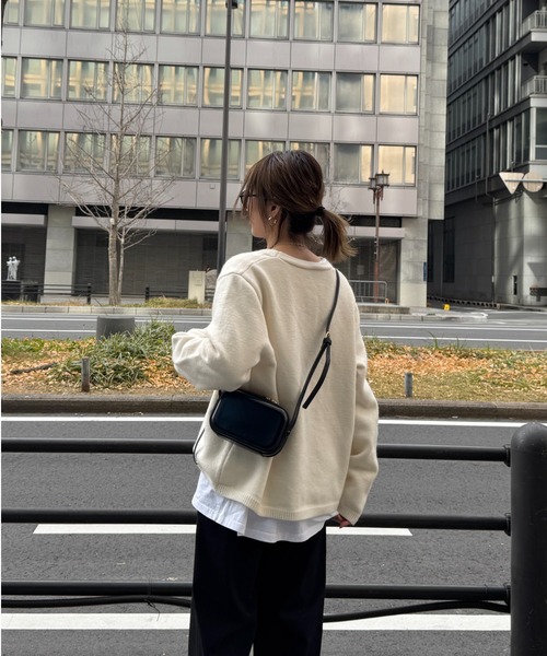 ISOOK(アイスー)の「レザーラウンドショルダーバッグ(chiica select)/斜め掛け ミニ マイクロ コンパクト ファスナー 合皮 フェイクレザー 黒 ブラック(ショルダーバッグ・レディース・ブラック・FREE)」の3枚目の写真