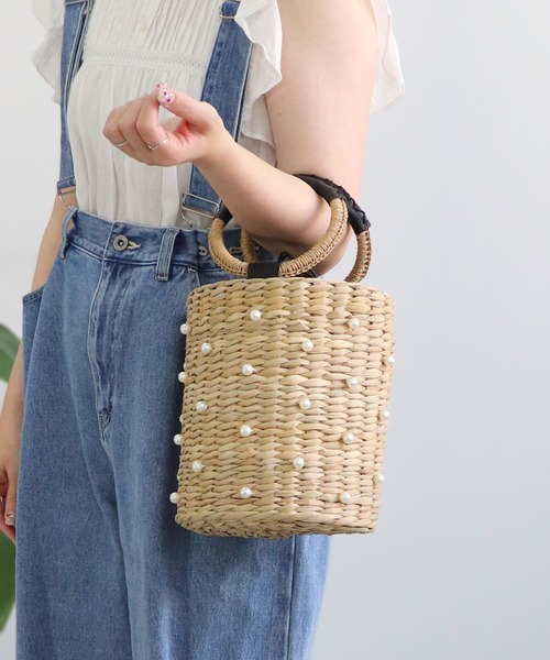 MIAN (ミアン)の「パール装飾筒型かごトートバッグ(かごバッグ・レディース・ブラック/グレイッシュベージュ・FREE)」の3枚目の写真