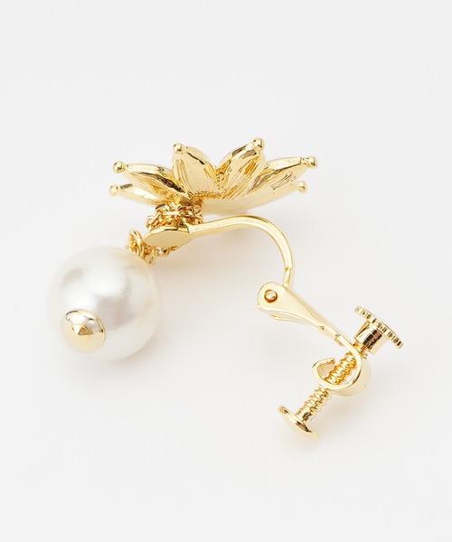 LANVIN en Bleu(ランバンオンブルー)の「マーガレットモチーフ 2WAYイヤリング(イヤリング・レディース・オレンジ/ホワイト/ブルー・ONE SIZE)」の6枚目の写真