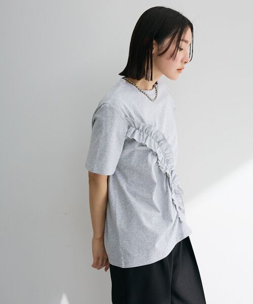 Petit fleur(プチフルール)の「・Petit Fleur アシンメトリーフリルTEE(Tシャツ/カットソー・レディース・ブラック/杢グレー/オフホワイト/ピンク・FREE)」の9枚目の写真