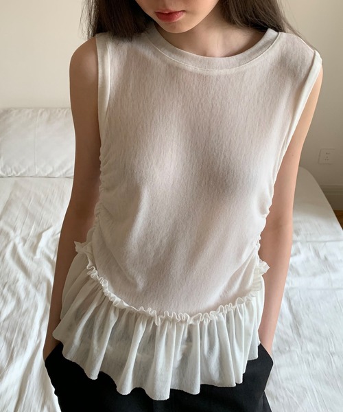TRANOI . フリルヘムメッシュタンクトップ（タンクトップ