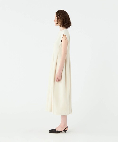 BALLSEY(ボールジィ)の「スティフダブルクロス バレルシルエットワンピース(ワンピース・レディース・ライトグリーン/ネイビー/ライトベージュ・36/34)」の16枚目の写真