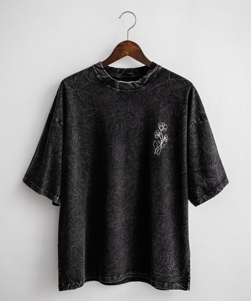 Rocky Monroe(ロッキーモンロー)の「オーバーサイズ ケミカルウォッシュワンポイントフラワープリント半袖Tシャツ(Tシャツ/カットソー・メンズ・ブラック/ネイビー・M/L/XL)」の3枚目の写真