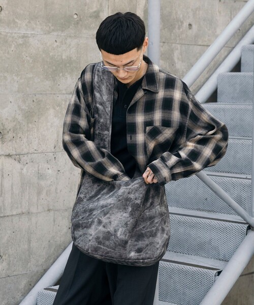 FREAK'S STORE(フリークスストア)の「LEATHERETTE shoulder bag/レザレット ショルダーバッグ(ショルダーバッグ・メンズ・ホワイト/ブラック/ブルー・ONE SIZE)」の14枚目の写真