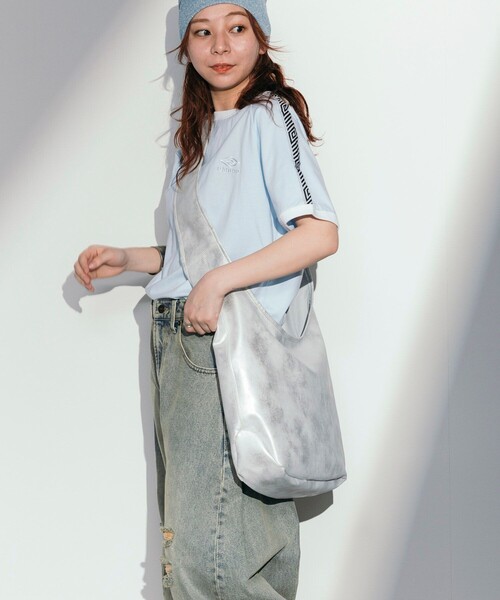 FREAK'S STORE(フリークスストア)の「LEATHERETTE shoulder bag/レザレット ショルダーバッグ(ショルダーバッグ・メンズ・ホワイト/ブラック/ブルー・ONE SIZE)」の16枚目の写真