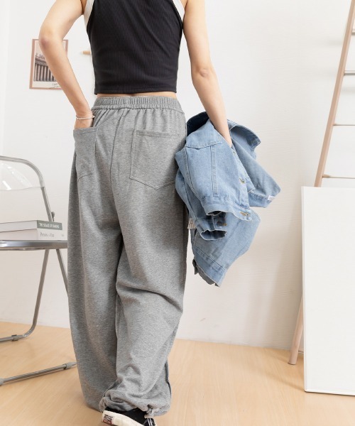 Miniministore(ミニミニストア)の「ワイドスウェットパンツ フロントライン(スウェットパンツ・レディース・ダークグレー/ブラック/ライトグレー・FREE)」の14枚目の写真