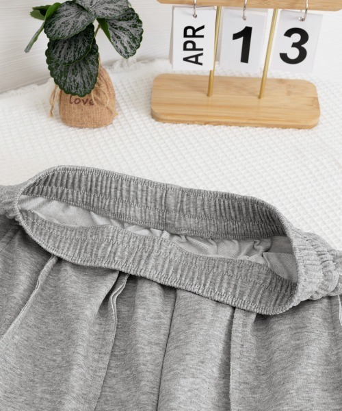 Miniministore(ミニミニストア)の「ワイドスウェットパンツ フロントライン(スウェットパンツ・レディース・ダークグレー/ブラック/ライトグレー・FREE)」の8枚目の写真