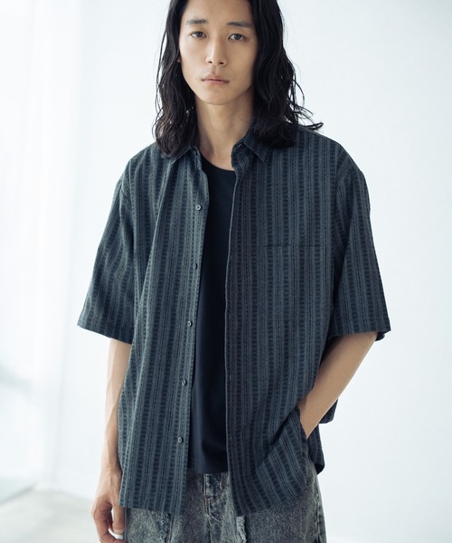 RATTLE TRAP(ラトルトラップ)の「オーバーサイズドビーストライプレギュラーカラー半袖シャツ(シャツ/ブラウス・メンズ・ブラック/ライトグレー・L/M)」の10枚目の写真