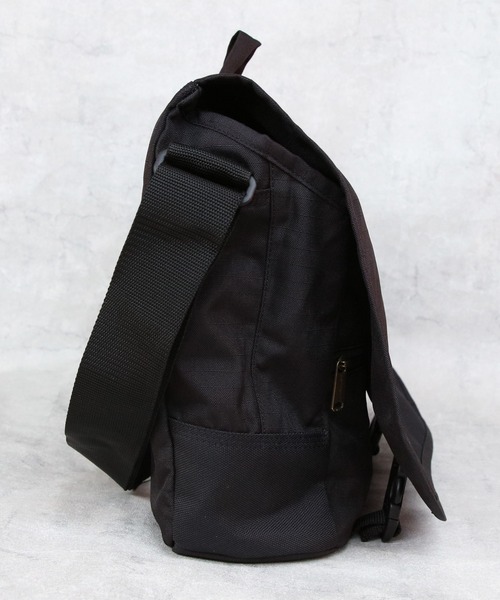 週末セール　carhartt メッセンジャーバッグ ブラック セール】Carhartt メッセンジャーバッグ（メッセンジャーバッグ