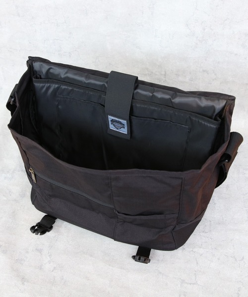 セール】Carhartt メッセンジャーバッグ（メッセンジャーバッグ
