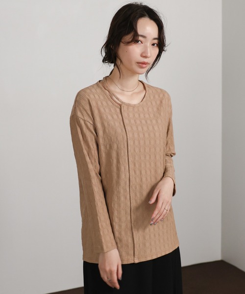 select MOCA Et（セレクトモカエト）の「【Et】Asymmetrical Neck Shirring Tops（Tシャツ/カットソー・レディース・ブラック/ホワイト/ベージュ・FREE）」の3枚目の写真
