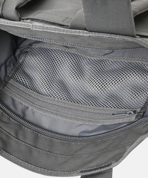 NEW BALANCE（ニューバランス）の「New Balance 2way Tote Bag（ニューバランス 2way トートバッグ）（トートバッグ・メンズ・ブラック/グレー系・FREE）」の9枚目の写真