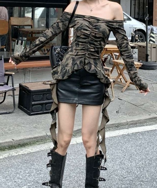 ellie オフショルダートップス　ブラック⭐︎ 新品】ELLIE エリー オフショルダートップス【BLACK】 - メルカリ