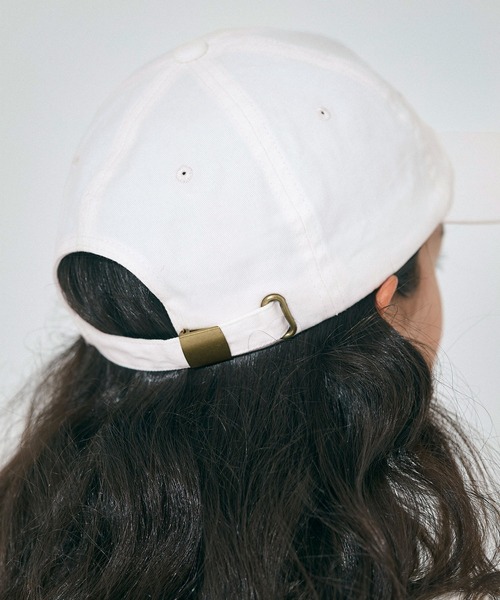 coca(coca)(コカ)の「刺繍ロゴキャップ(キャップ・レディース・ワイン/ホワイト・ONE SIZE)」の7枚目の写真