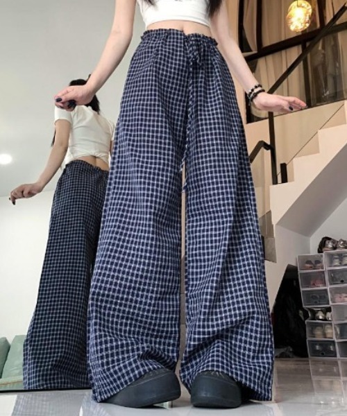 LADY LIKE(レディライク)の「チェック柄ワイドイージーパンツ(その他パンツ・レディース・サックスブルー/ベージュ/ネイビー・M)」の6枚目の写真