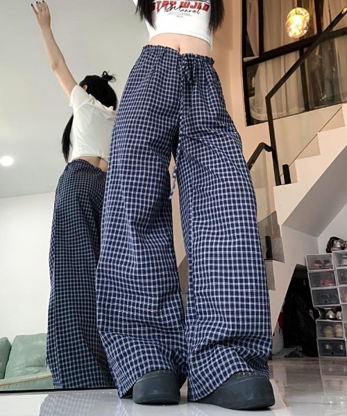 LADY LIKE(レディライク)の「チェック柄ワイドイージーパンツ(その他パンツ・レディース・サックスブルー/ベージュ/ネイビー・M)」の9枚目の写真