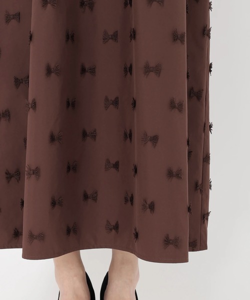 STRAWBERRY-FIELDS(ストロベリーフィールズ)の「ルバンタフタ_リボン刺しゅうタフタジャンパースカート(ジャンパースカート・レディース・ブラック/ブラウン・2)」の12枚目の写真