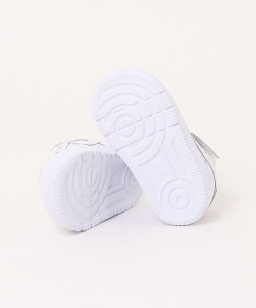 NIKE(ナイキ)の「NIKE ナイキ 12-16FORCE 1 LOW EASYON (TD) エア フォース 1 LOW イージーオン TD KIH4491 101WHT/WHT(スニーカー・キッズ・ホワイト・12/13/14/15 /16)」の3枚目の写真